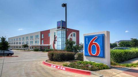 Motel 6 roanoke tx northlake speedway