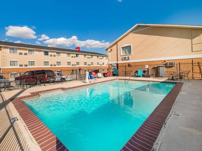 Red roof inn & suites denton