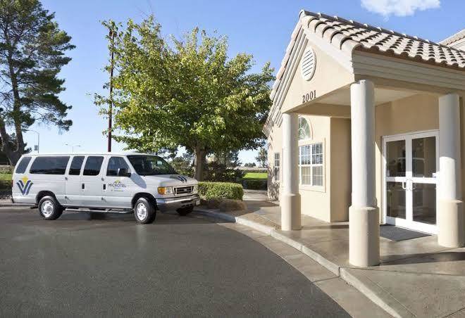 El paso airport entrada hotel