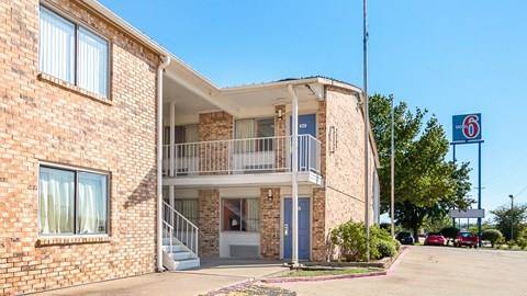 Motel 6 Red Oak Tx Dallas Image