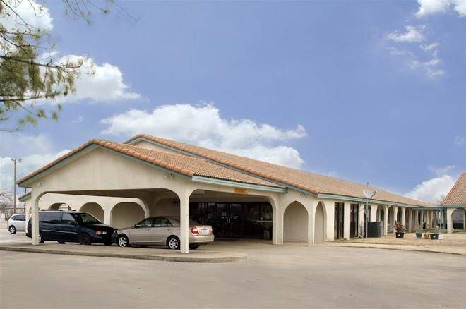 Americas best value inn bonham