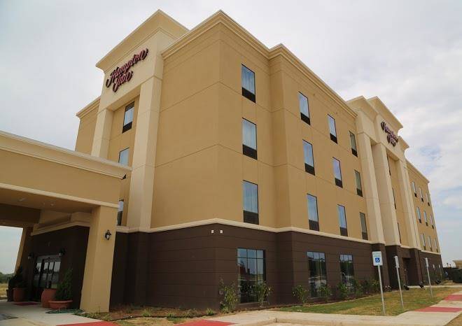Hampton Inn Pearsall Image