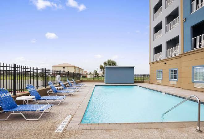 Days inn & suites by wyndham galveston west seawall