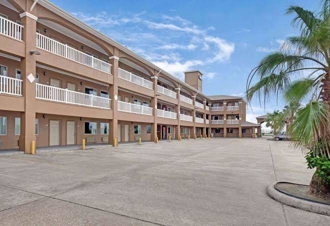 Red Roof Plus+ Galveston Beachfront Image