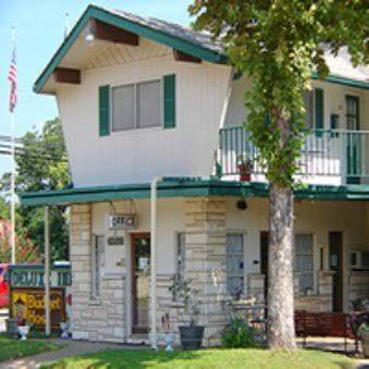 Budget host deluxe inn
