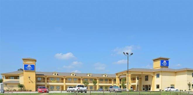 Americas Best Value Inn & Suites Tomball Image