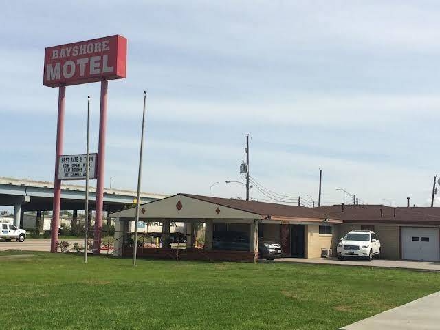Bayshore motel