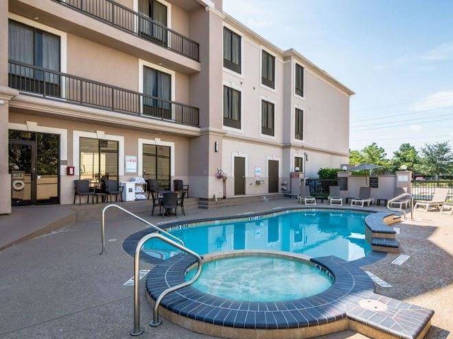 Comfort Suites Houston West At Clay Road Image