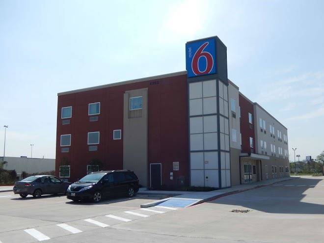 Motel 6 Houston Tx Downtown North Image