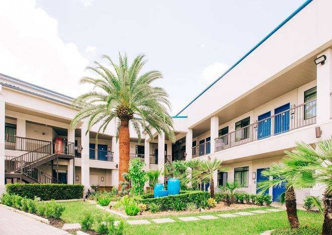 Palace inn blue i 45 & college ave