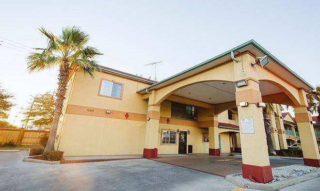 Palace inn i 10 & john ralston