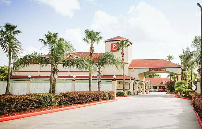 Palace inn i 45 & scarsdale