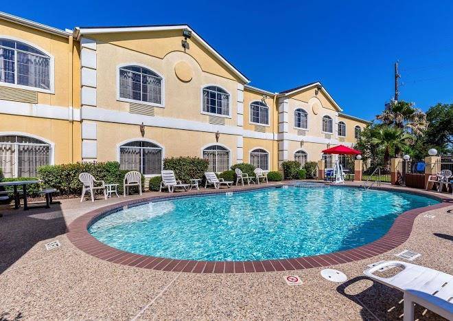 Quality suites north houston