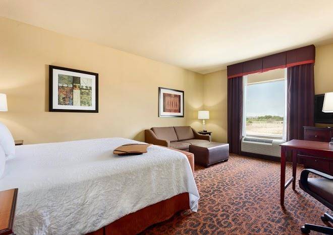 Hampton Inn & Suites Mission Image