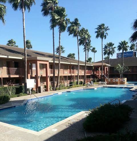Palm aire hotel & suites