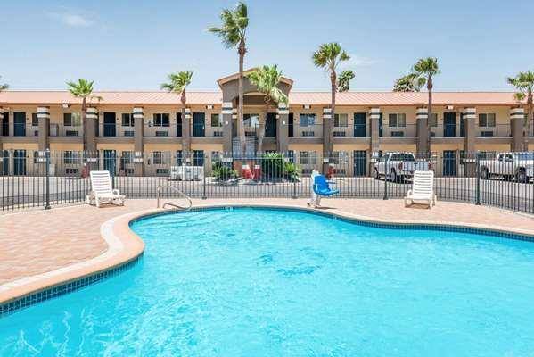 Super 8 by wyndham donna