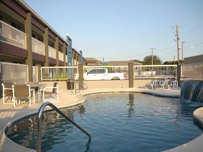 Texas inn airport
