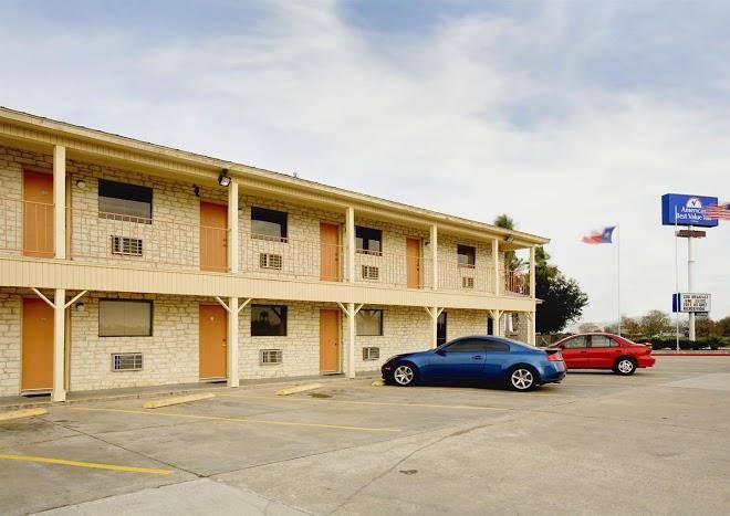 Americas Best Value Inn Edna Image