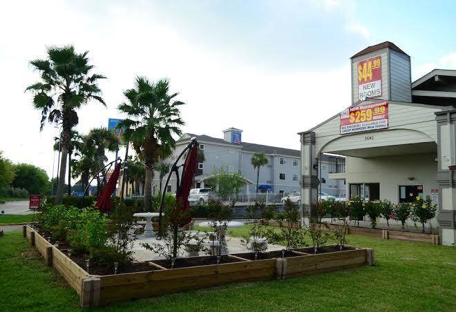 Merit Inn And Suites Image