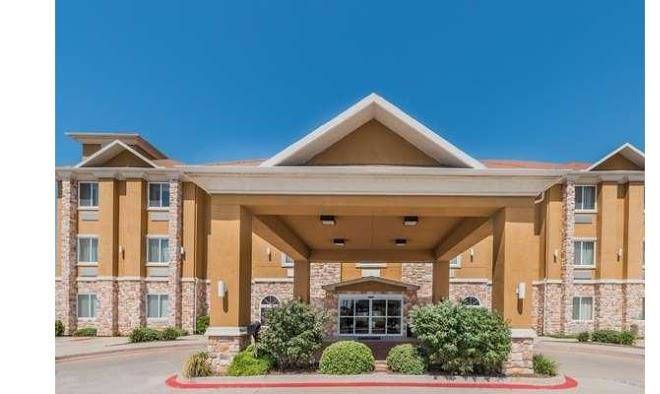 Days inn & suites by wyndham cleburne tx