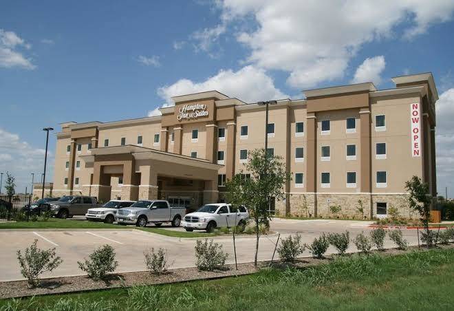 Hampton inn & suites cleburne