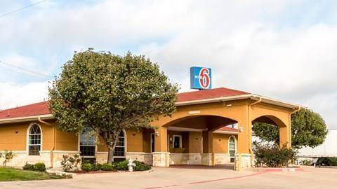 Motel 6 alvarado tx