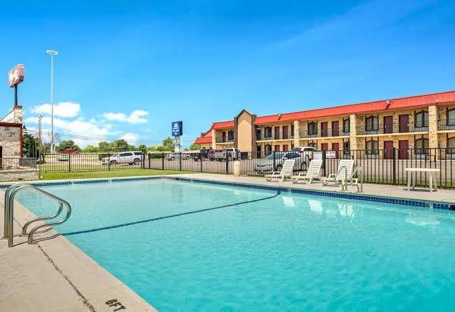Americas best value inn paris