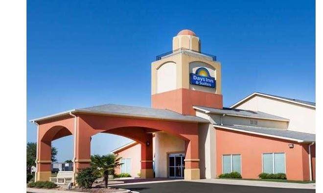 Days Inn & Suites By Wyndham Marquez Image