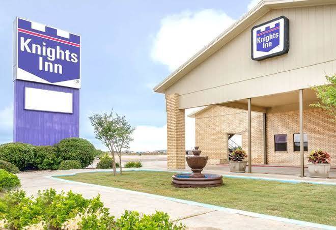 Knights inn slaton