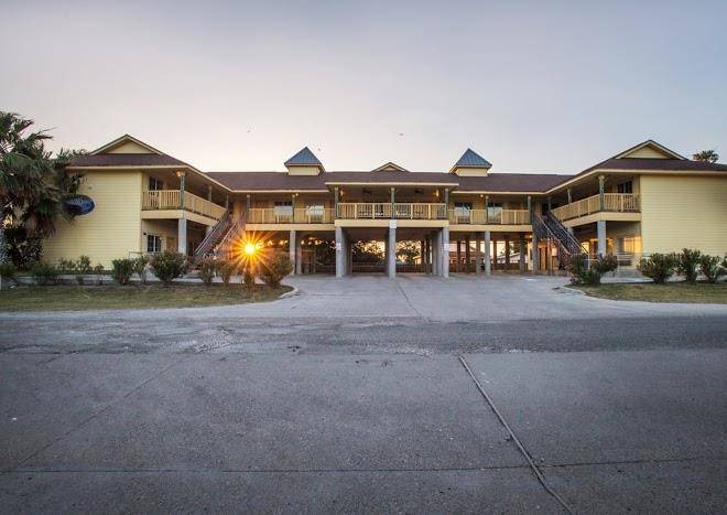 Bluff's landing marina & lodge