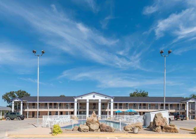 Relax inn mineral wells