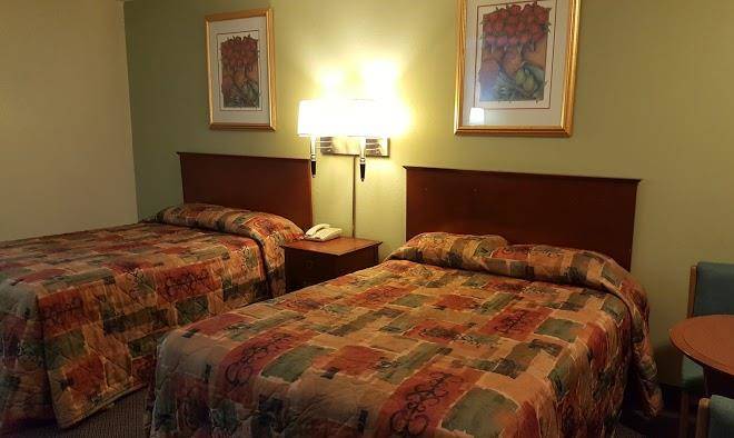 Western Twelve Oaks Motel Image