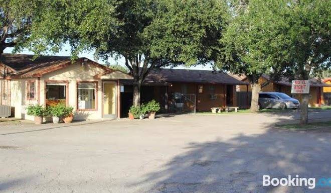 Lakeside inn & suites