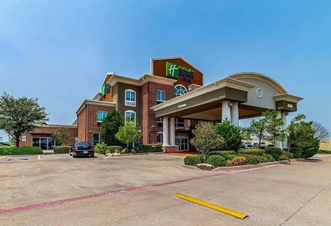 Holiday Inn Express & Suites Fort Worth Fossil Creek Image