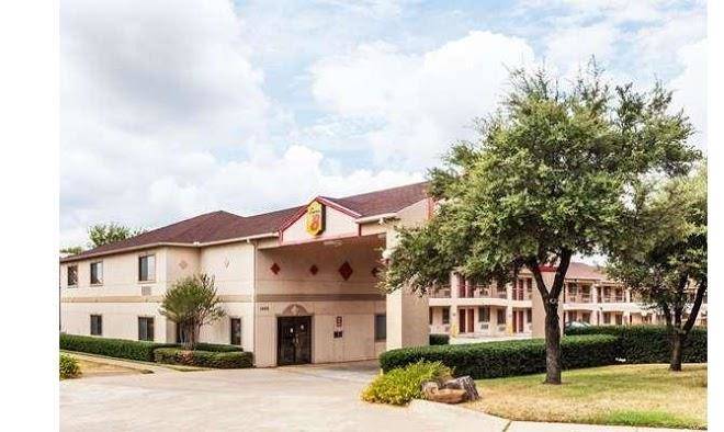 Super 8 By Wyndham Arlington East Image