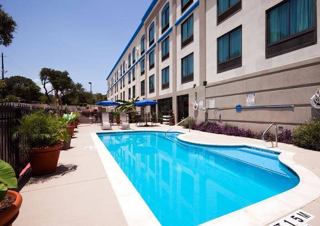 Holiday inn express & suites austin north central