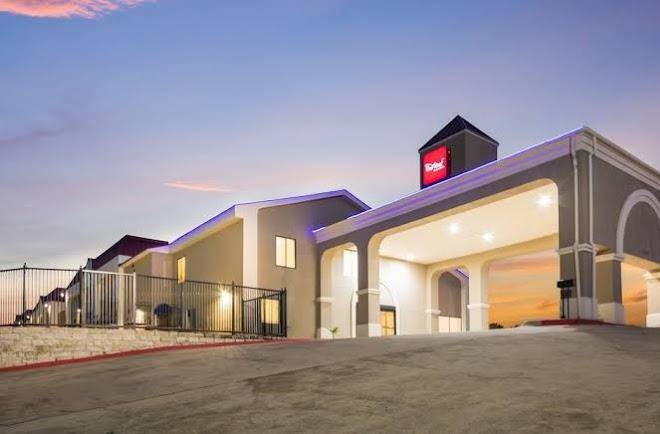Red roof inn & suites austin east manor