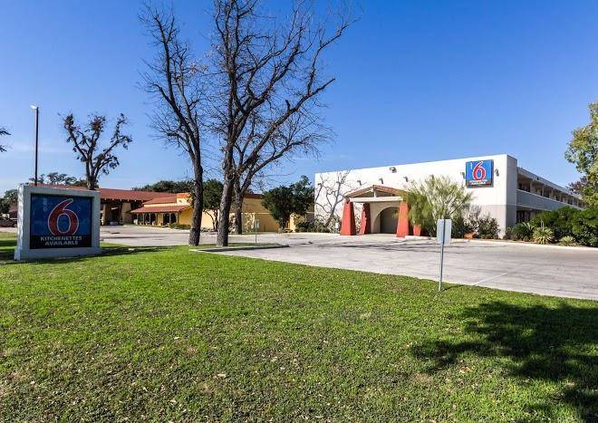 Motel 6 uvalde tx