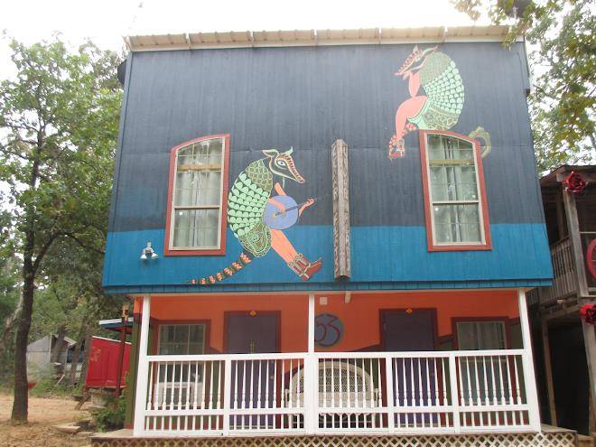 Armadillo hotel