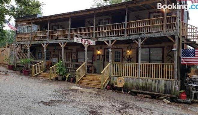 Buffalo girls hotel