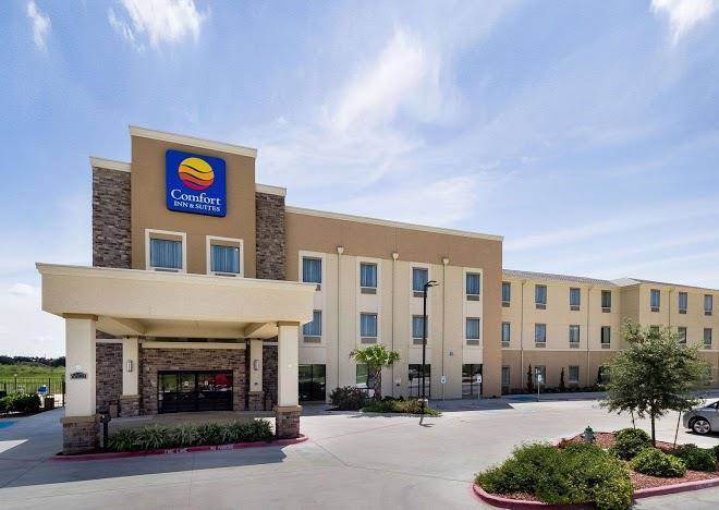 Comfort inn & suites victoria north
