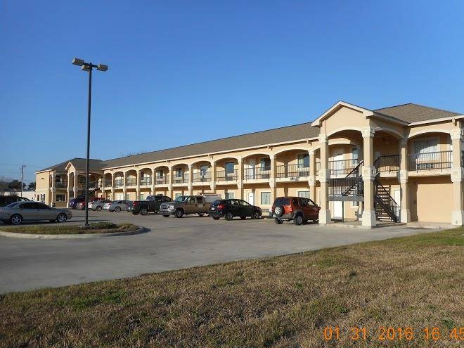 Crossroads inn & suites