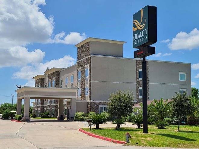 Quality inn & suites victoria east
