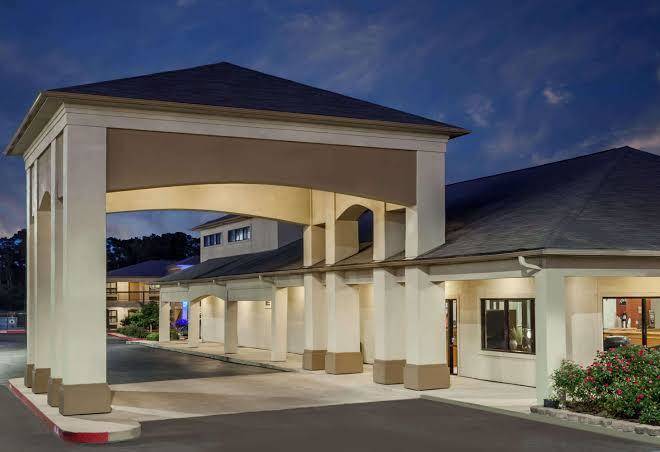 Days inn & suites by wyndham huntsville