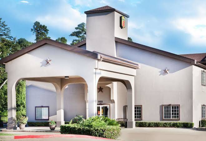 Super 8 By Wyndham Huntsville Image