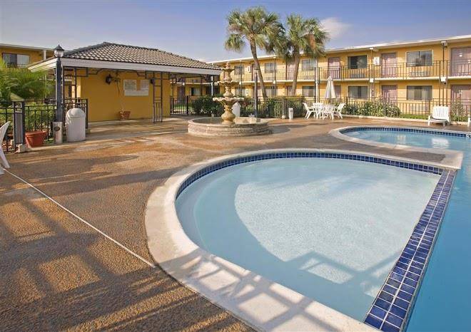 Americas Best Value Inn Laredo Image