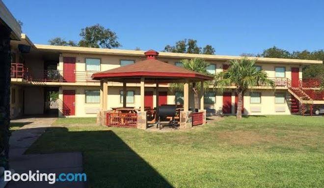 Travelers inn & suites