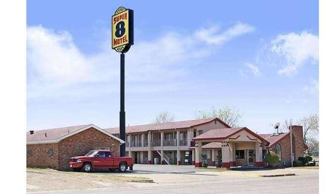 Super 8 By Wyndham Vernon Image