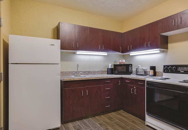 La Quinta Inn & Suites By Wyndham Logan Image