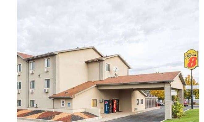 Super 8 By Wyndham Logan Image